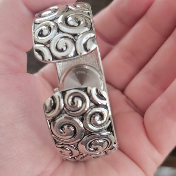 Vintage Watches Vivani Silver Swirl Cuff Bracelet Watch Round Dial Quartz - Picture 10 of 10